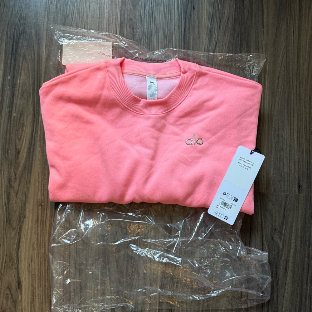 Alo Accolade Crew Neck Pullover Size Small Neon Bubblegum NWT